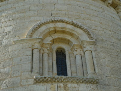 Ermita de Las Fuentes (Amusco). Venana en el ábside
