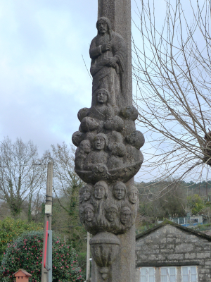 Cruceiro de Baldomar. Representación das ánimas no pé do fuste