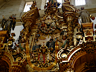 Detalle del retablo de San Benito en la iglesia de San Martín Pinario